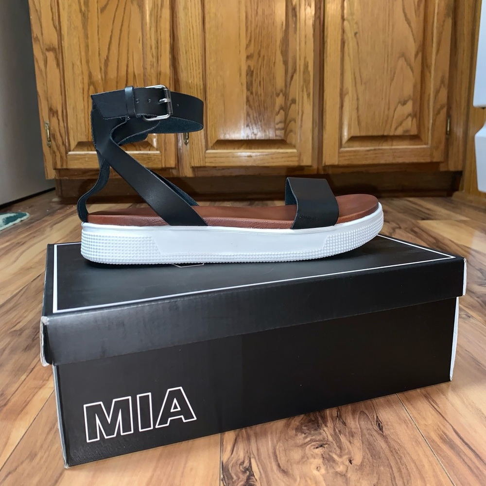 Mia Ellen Platform Sandals